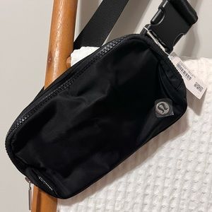 NWT lululemon Everywhere Belt Bag